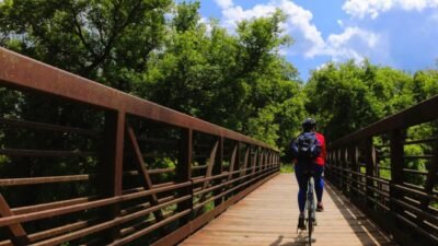 Solve Bicycle Bridge jigsaw puzzle online with 100 pieces